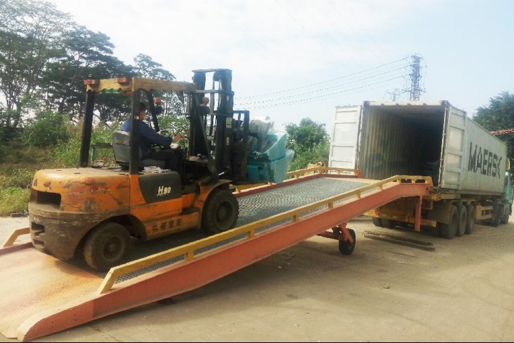 一體移動(dòng)登車(chē)橋